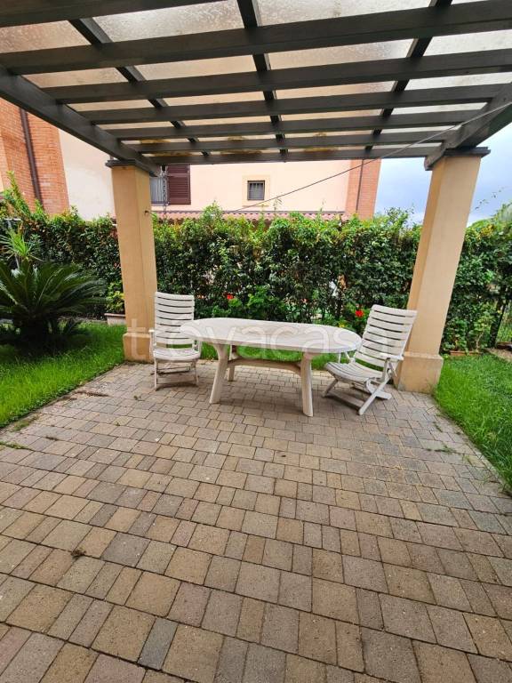 casa indipendente in affitto a Cascina in zona Navacchio