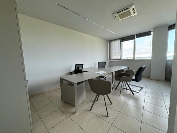 ufficio in affitto a Cascina