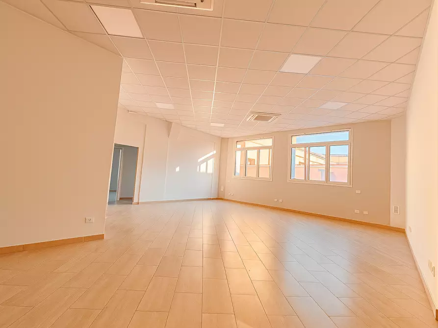 locale commerciale in affitto a Cascina