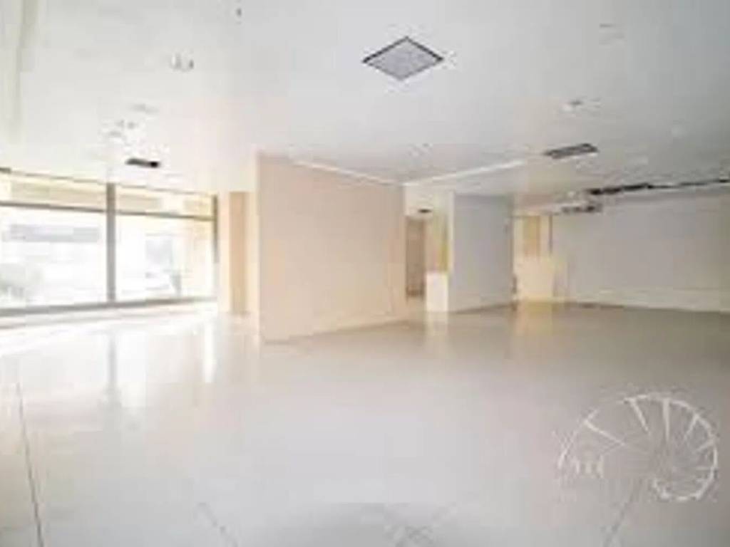 locale commerciale in affitto a Cascina