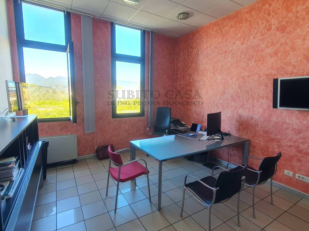 ufficio in affitto a Cascina in zona Navacchio