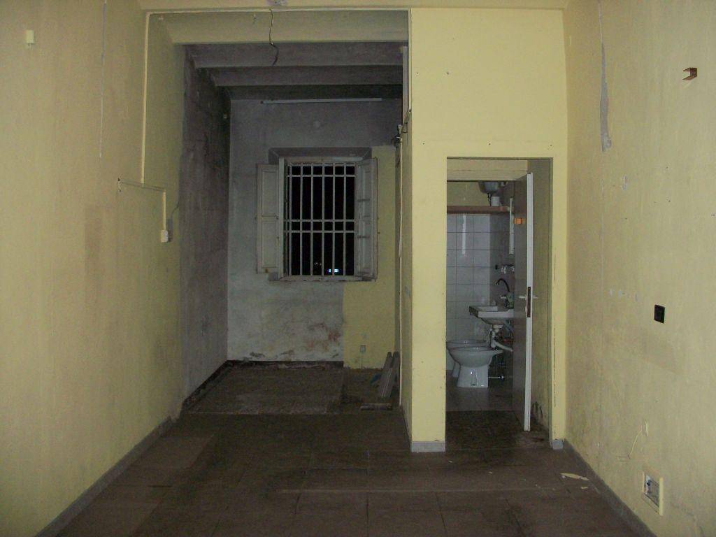 negozio in affitto a Cascina in zona Navacchio