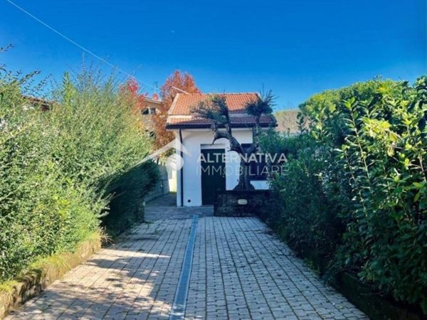 casa indipendente in affitto a Cascina