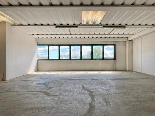 ufficio in affitto a Cascina