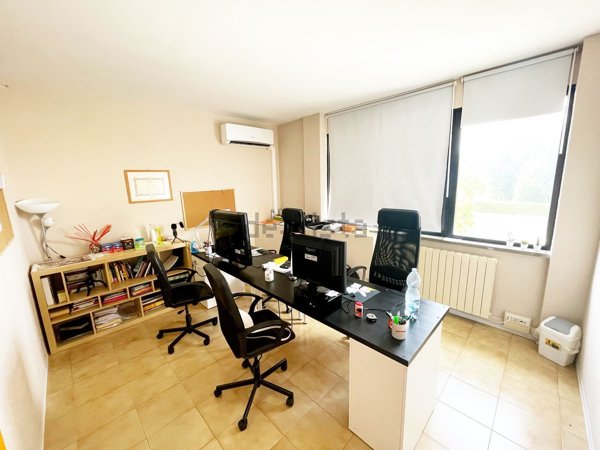 ufficio in affitto a Cascina in zona Navacchio
