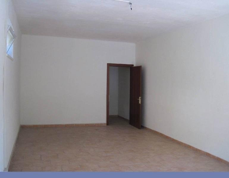 negozio in affitto a Cascina in zona Navacchio