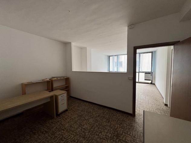 ufficio in affitto a Cascina