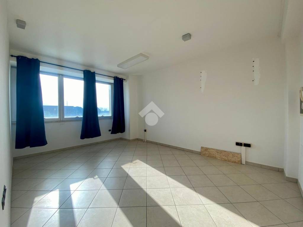 ufficio in affitto a Cascina