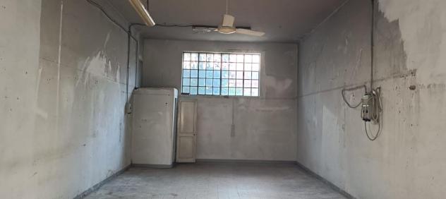 locale commerciale in affitto a Cascina