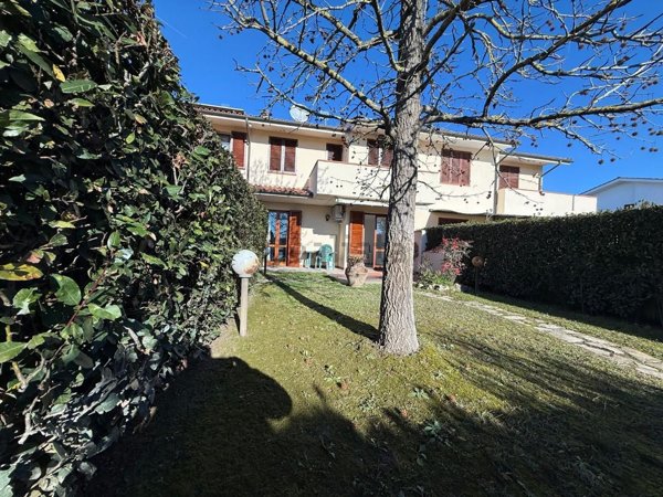 casa indipendente in affitto a Cascina