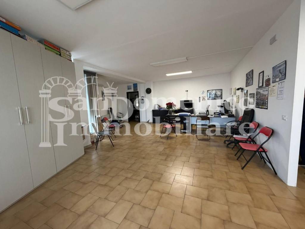ufficio in affitto a Cascina in zona Navacchio
