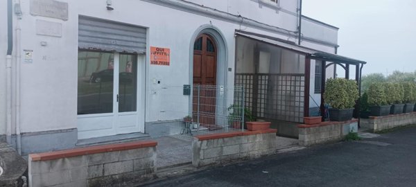 locale commerciale in affitto a Cascina