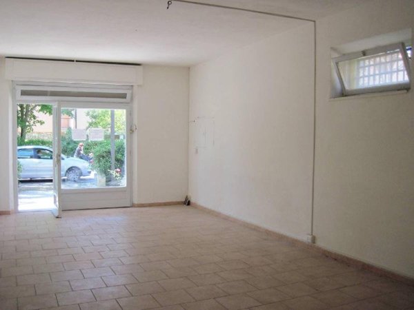 locale commerciale in affitto a Cascina in zona Navacchio