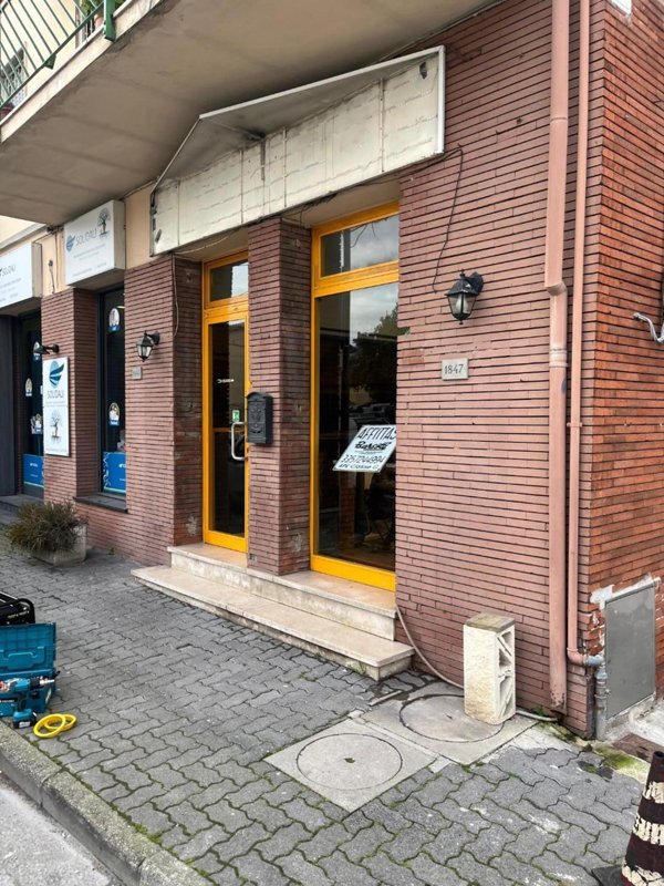 locale commerciale in affitto a Cascina in zona Navacchio