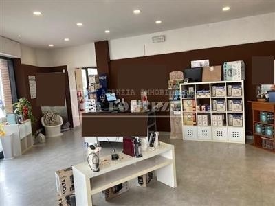 locale commerciale in affitto a Cascina in zona Navacchio