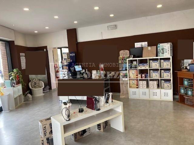 locale commerciale in affitto a Cascina in zona Navacchio