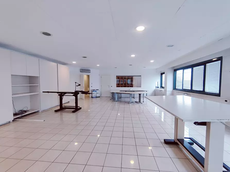 ufficio in affitto a Cascina