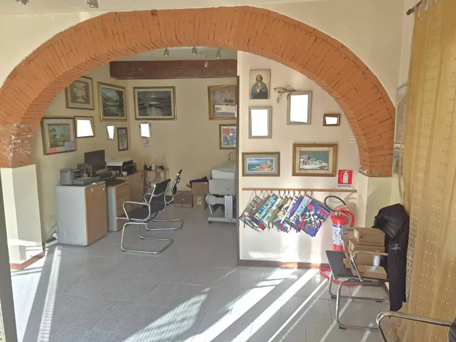 locale commerciale in affitto a Cascina in zona Casciavola