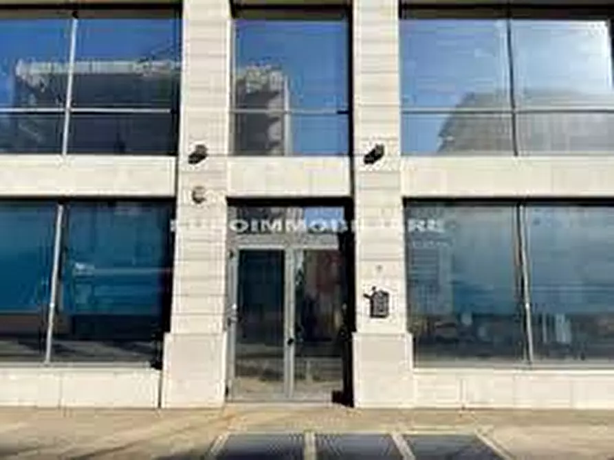 negozio in affitto a Cascina