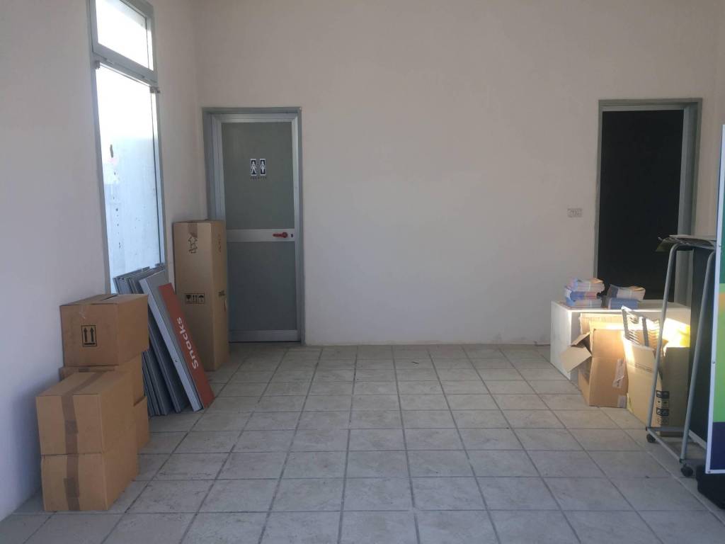 negozio in affitto a Cascina in zona Navacchio