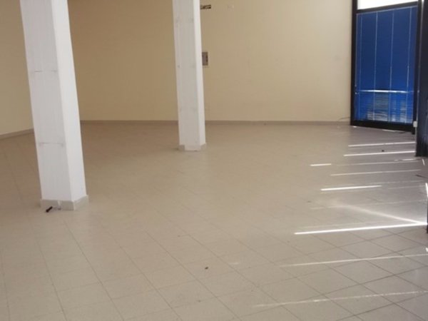 locale commerciale in affitto a Cascina in zona Marciana