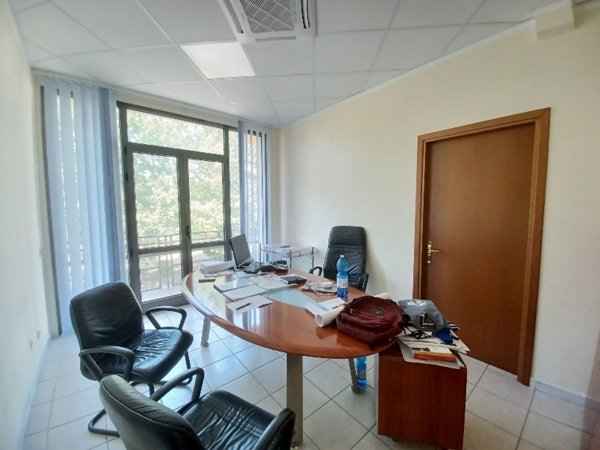 ufficio in affitto a Cascina