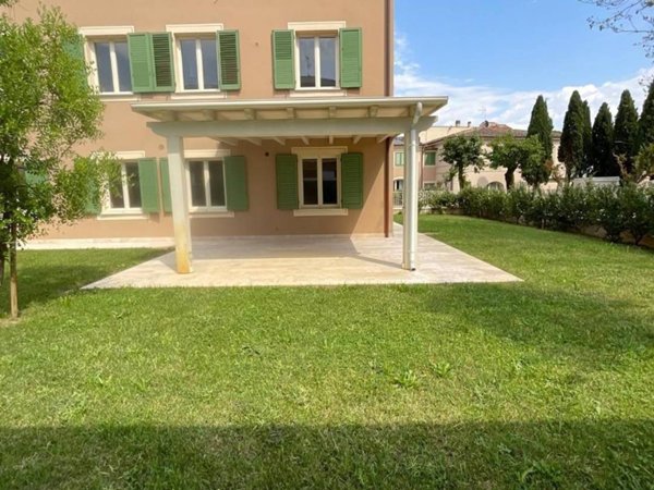 intera palazzina in affitto a Cascina