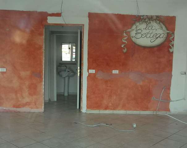 locale commerciale in affitto a Cascina in zona Latignano