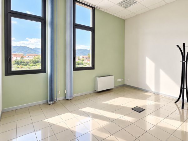 ufficio in affitto a Cascina in zona Navacchio