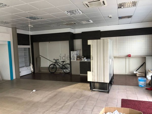 locale commerciale in affitto a Cascina in zona San Giorgio