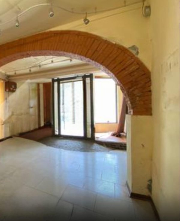 locale commerciale in affitto a Cascina in zona Laiano