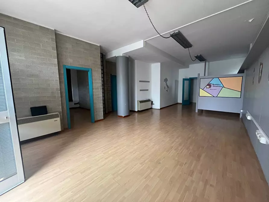 ufficio in affitto a Cascina in zona Navacchio