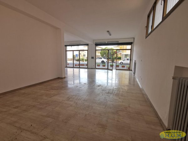 locale commerciale in affitto a Castelfranco di Sotto