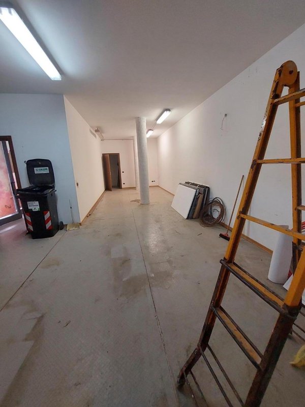 locale commerciale in affitto a Castelfranco di Sotto