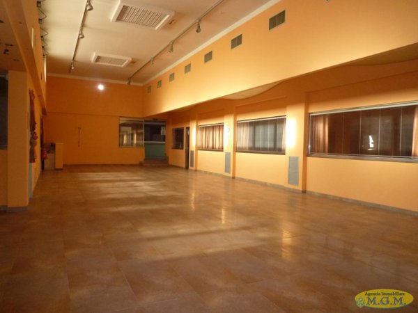 locale commerciale in affitto a Castelfranco di Sotto