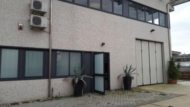 locale commerciale in affitto a Castelfranco di Sotto