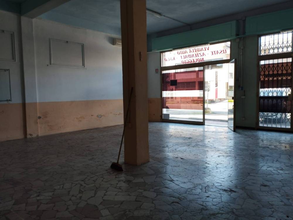 locale commerciale in affitto a Castelfranco di Sotto