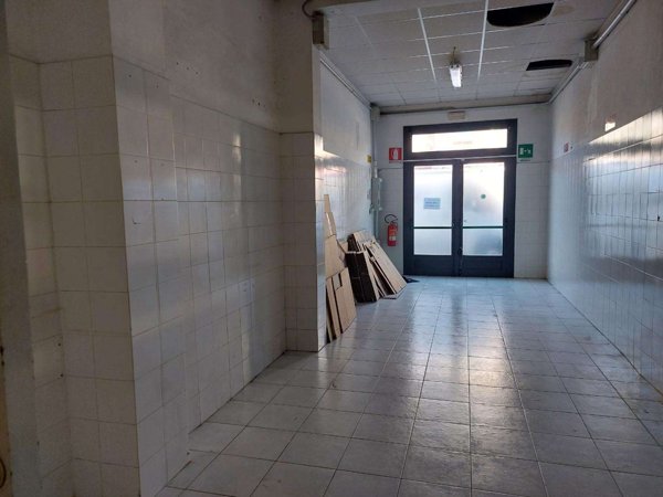 locale commerciale in affitto a Castelfranco di Sotto
