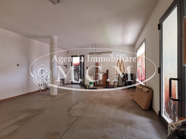 locale commerciale in affitto a Castelfranco di Sotto