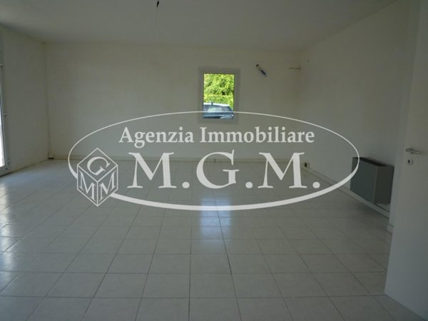 locale commerciale in affitto a Castelfranco di Sotto