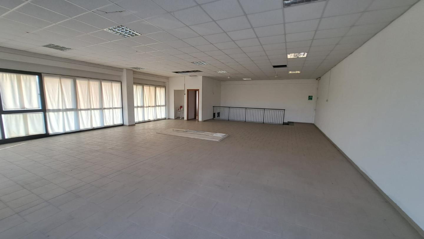 locale commerciale in affitto a Peccioli