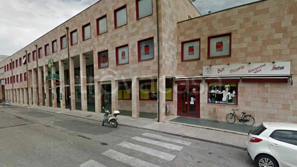 negozio in affitto a Pisa in zona Le Piagge