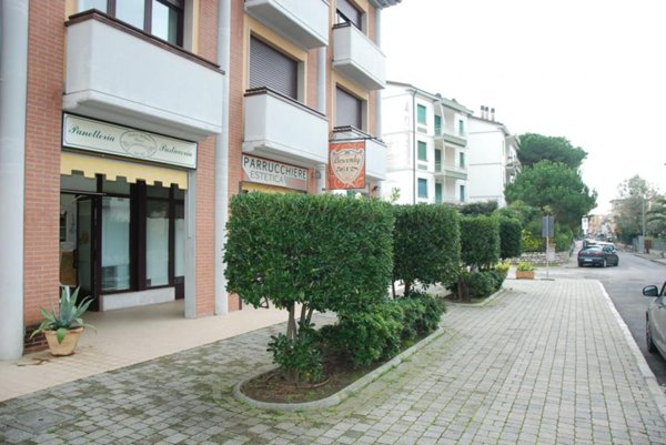 locale commerciale in affitto a Pisa in zona Tirrenia