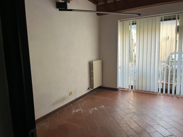 locale commerciale in affitto a Pisa