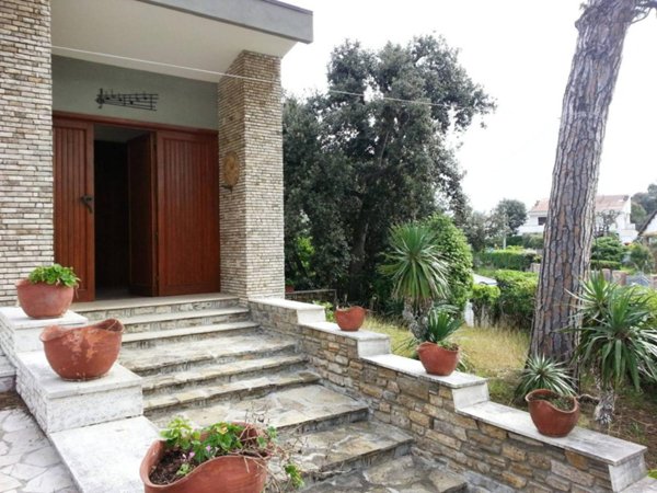 casa indipendente in affitto a Pisa in zona Tirrenia