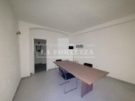 negozio in affitto a Pisa in zona Tribunale
