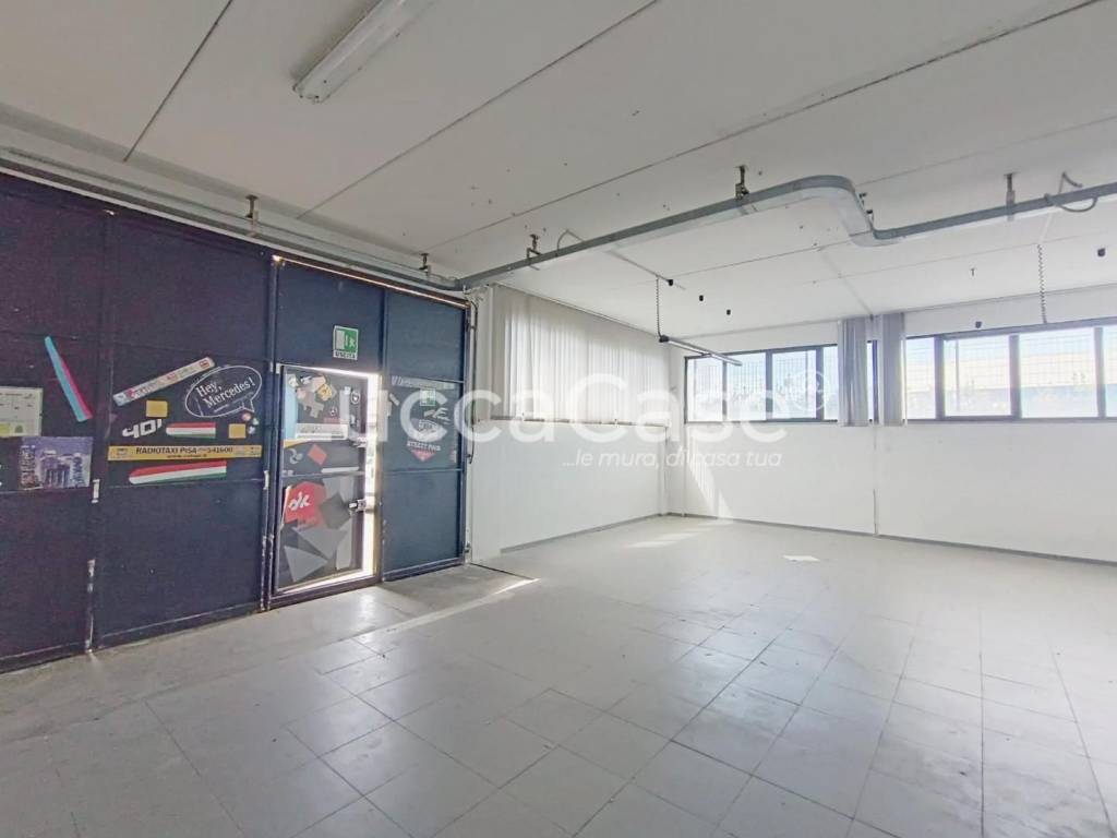 negozio in affitto a Pisa in zona Ospedaletto