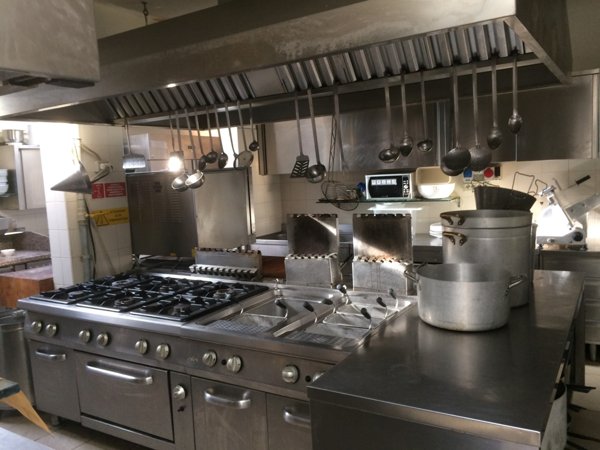 negozio in affitto a Pisa in zona Tirrenia