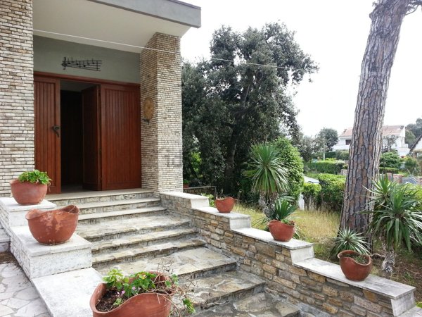 casa indipendente in affitto a Pisa in zona Tirrenia