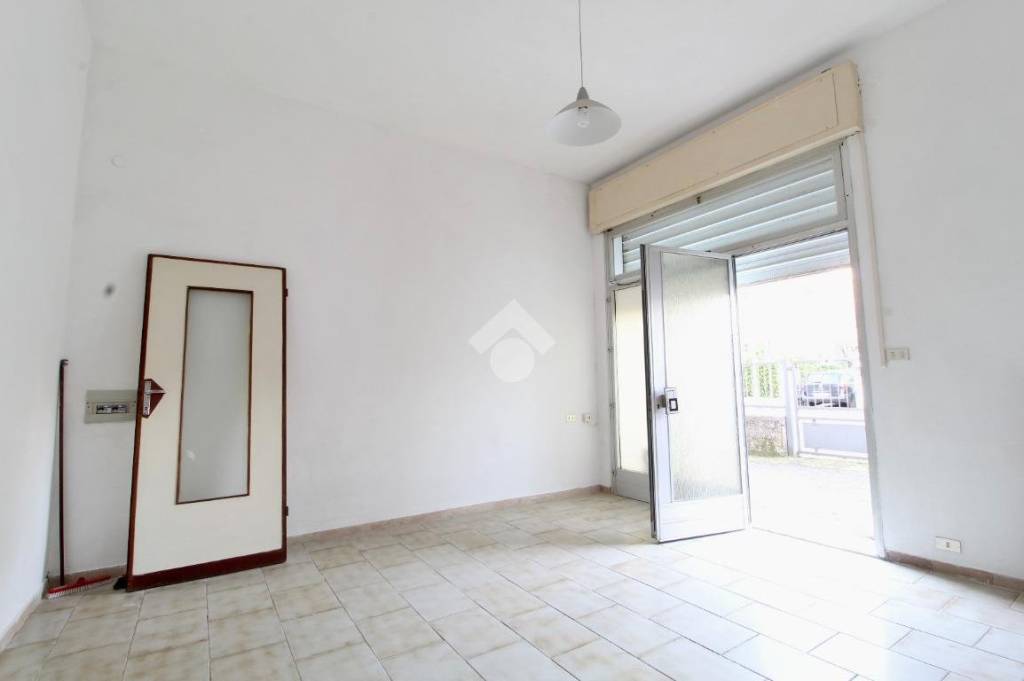 negozio in affitto a Pisa in zona Quartiere San Giusto